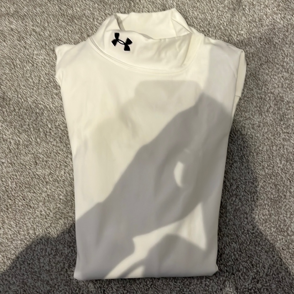White Under Armour Cold Gear Turtleneck - Size Large